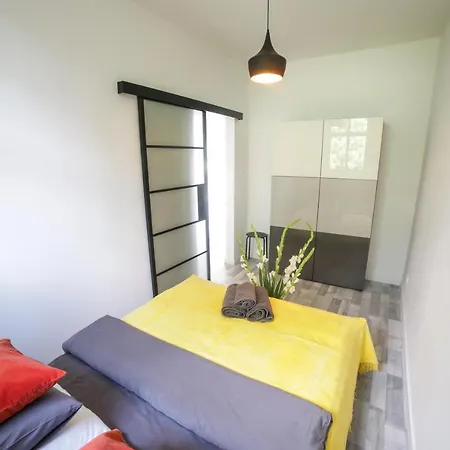 Zelazna Apartment